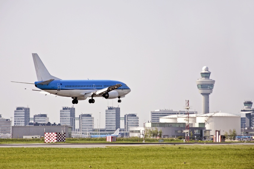 new options dutch repats expats vliegtuig klm landt op schiphol